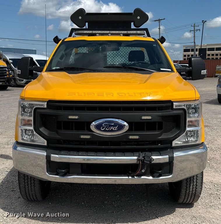 image for item EJ4786 2020 Ford F350 Super Duty utility bed pickup truck