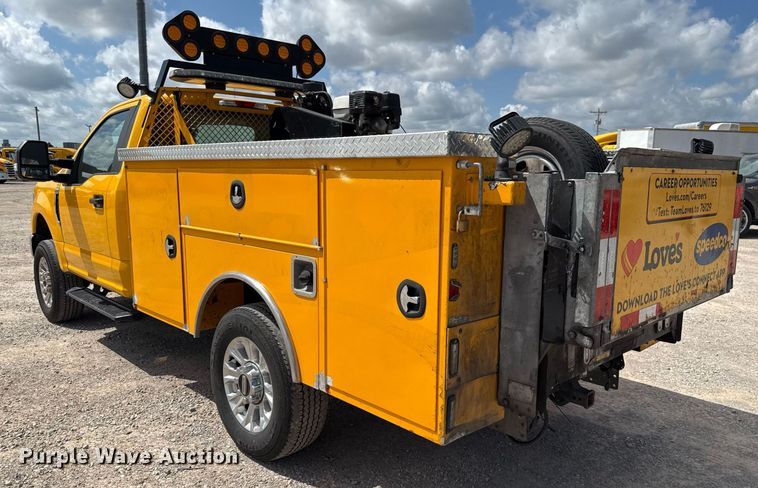 image for item EJ4786 2020 Ford F350 Super Duty utility bed pickup truck