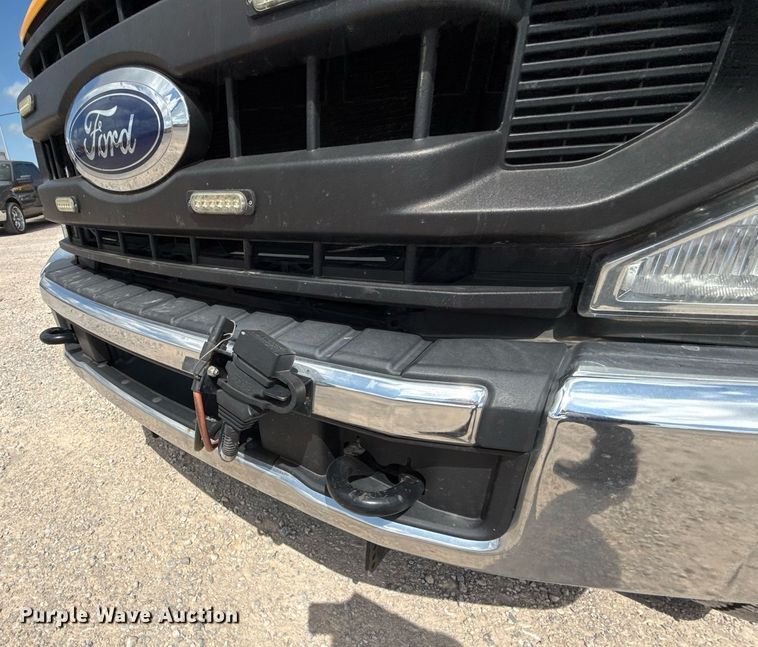 image for item EJ4786 2020 Ford F350 Super Duty utility bed pickup truck