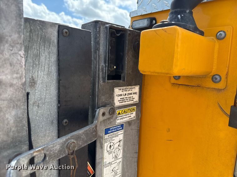 image for item EJ4786 2020 Ford F350 Super Duty utility bed pickup truck