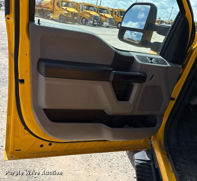 image for item EJ4786 2020 Ford F350 Super Duty utility bed pickup truck