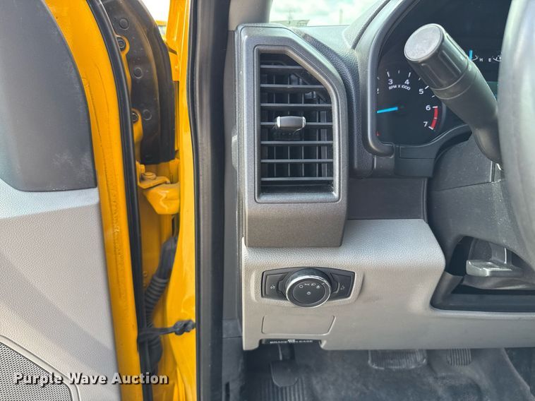 image for item EJ4786 2020 Ford F350 Super Duty utility bed pickup truck