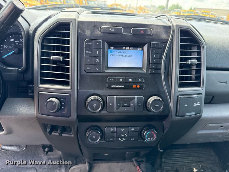 image for item EJ4786 2020 Ford F350 Super Duty utility bed pickup truck