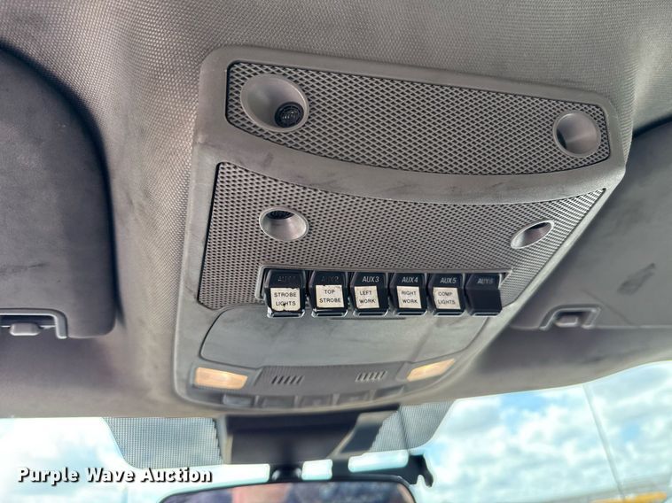 image for item EJ4786 2020 Ford F350 Super Duty utility bed pickup truck