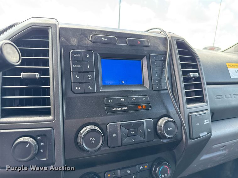 image for item EJ4786 2020 Ford F350 Super Duty utility bed pickup truck