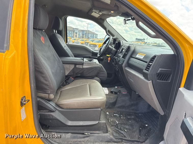 image for item EJ4786 2020 Ford F350 Super Duty utility bed pickup truck