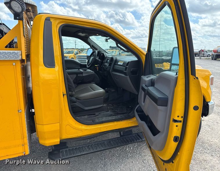 image for item EJ4786 2020 Ford F350 Super Duty utility bed pickup truck