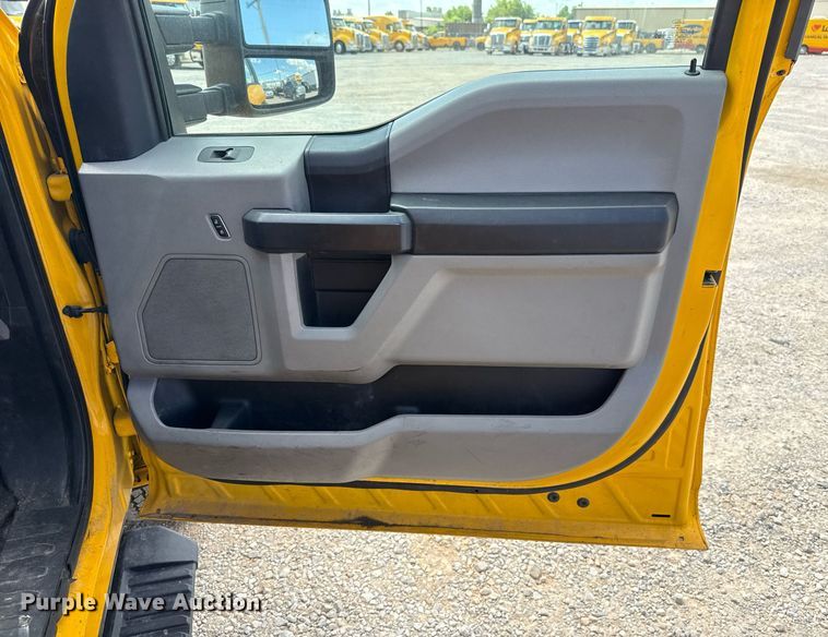 image for item EJ4786 2020 Ford F350 Super Duty utility bed pickup truck