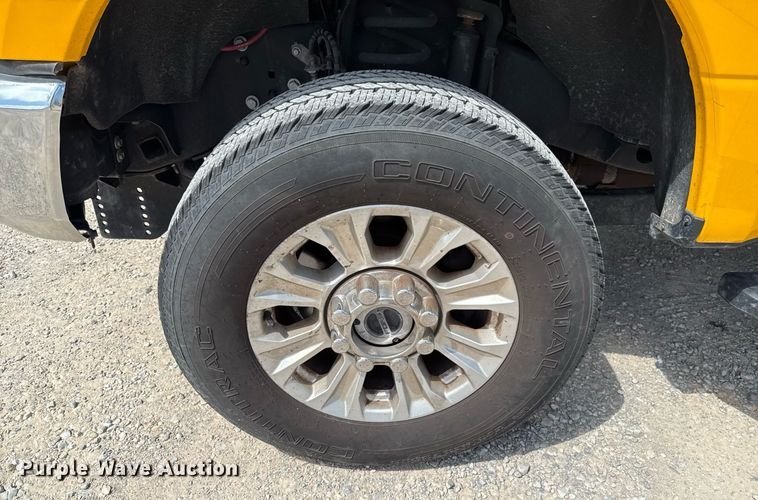 image for item EJ4786 2020 Ford F350 Super Duty utility bed pickup truck