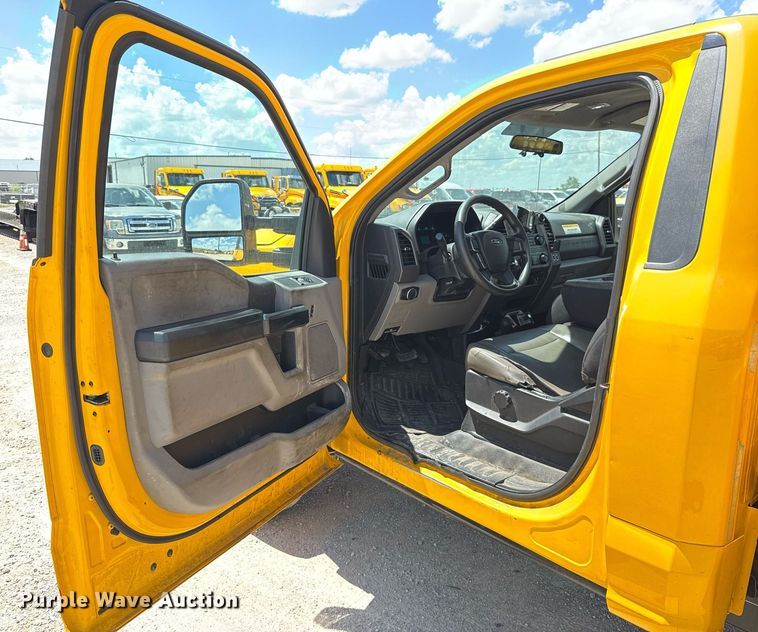 image for item EJ4788 2017 Ford F350 Super Duty XL utility bed pickup truck