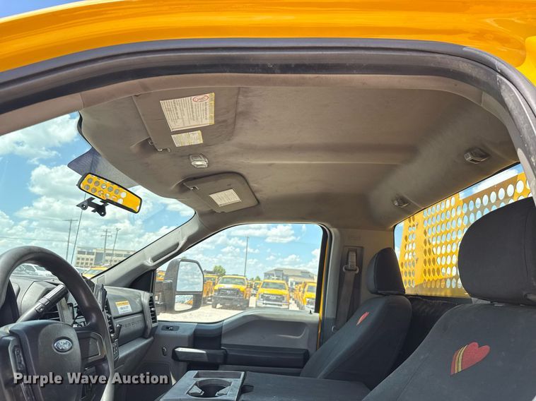 image for item EJ4788 2017 Ford F350 Super Duty XL utility bed pickup truck