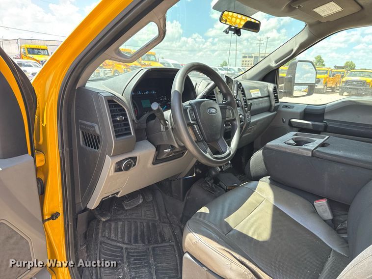 image for item EJ4788 2017 Ford F350 Super Duty XL utility bed pickup truck