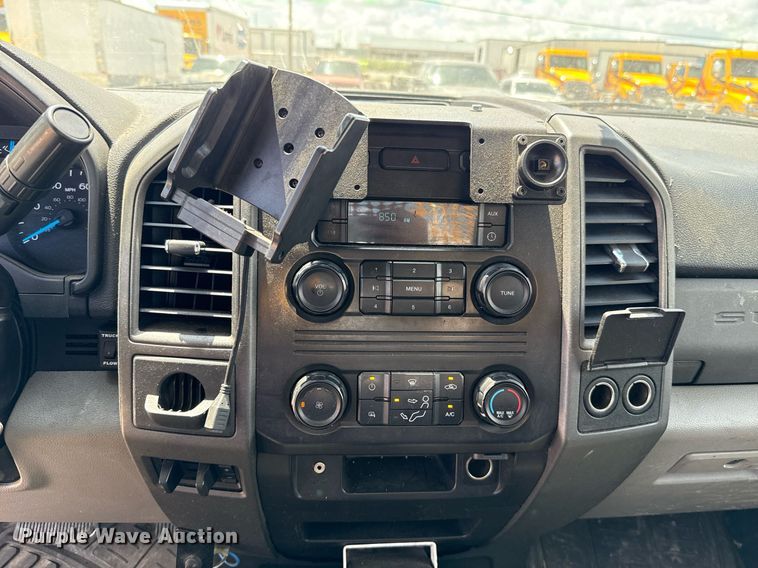 image for item EJ4788 2017 Ford F350 Super Duty XL utility bed pickup truck