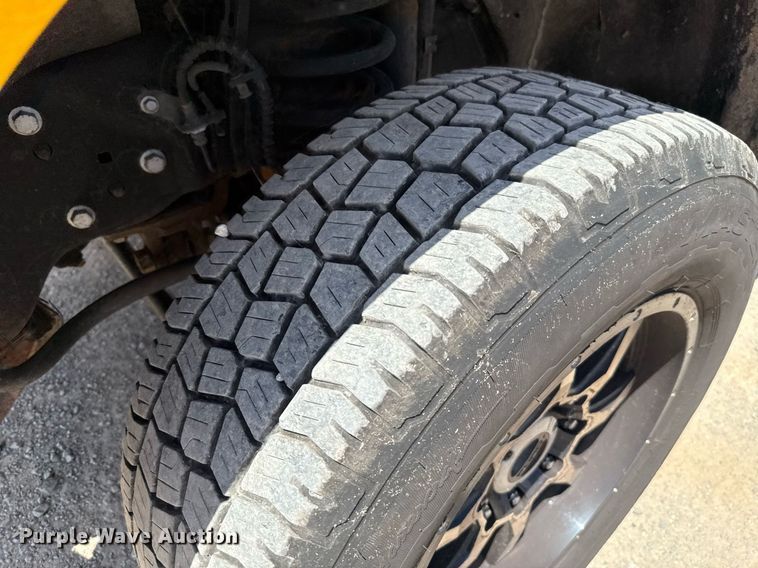 image for item EJ4788 2017 Ford F350 Super Duty XL utility bed pickup truck