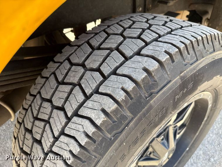 image for item EJ4788 2017 Ford F350 Super Duty XL utility bed pickup truck