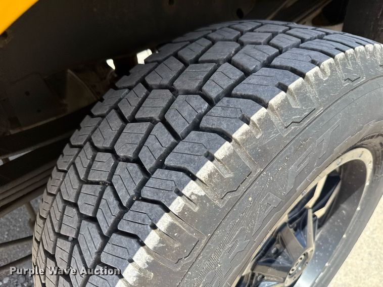 image for item EJ4788 2017 Ford F350 Super Duty XL utility bed pickup truck