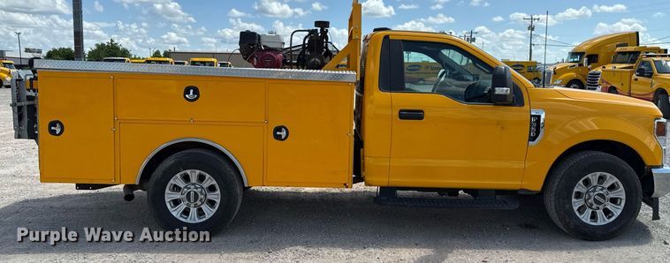 image for item EJ4789 2022 Ford F350 Super Duty utility bed pickup truck