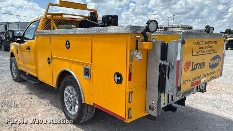 image for item EJ4789 2022 Ford F350 Super Duty utility bed pickup truck
