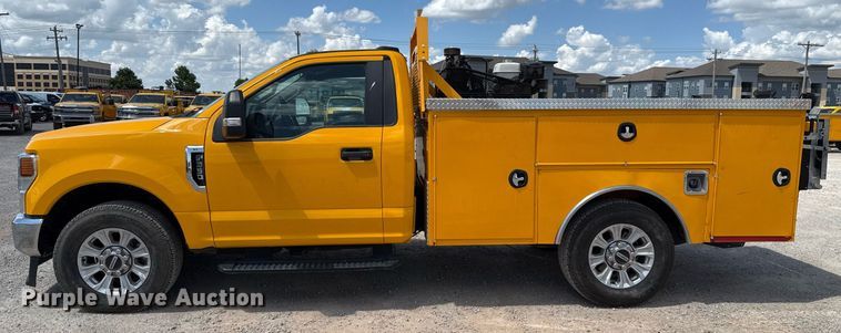 image for item EJ4789 2022 Ford F350 Super Duty utility bed pickup truck
