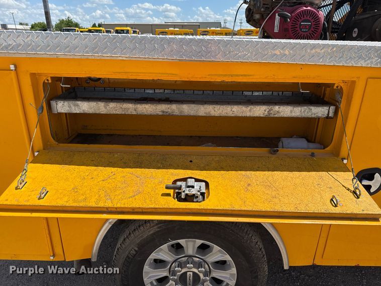 image for item EJ4789 2022 Ford F350 Super Duty utility bed pickup truck