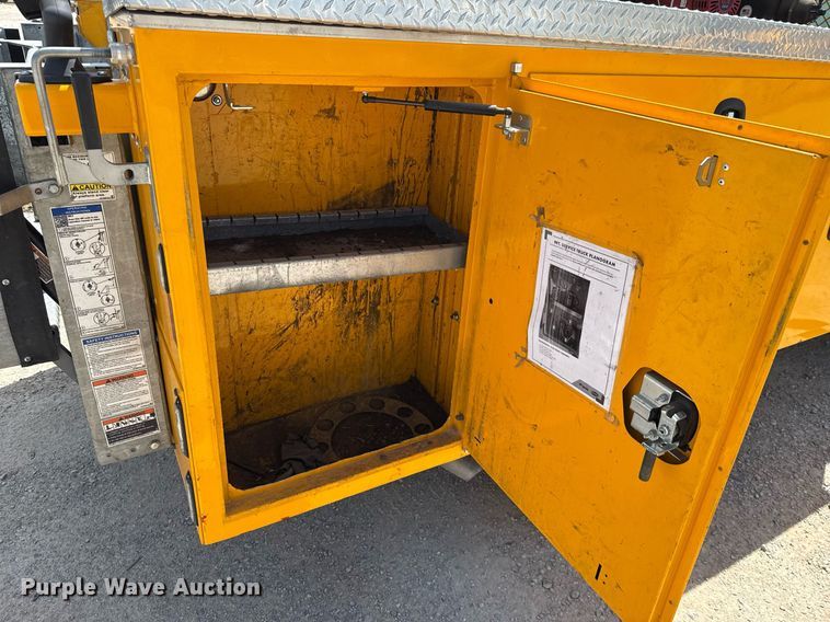 image for item EJ4789 2022 Ford F350 Super Duty utility bed pickup truck