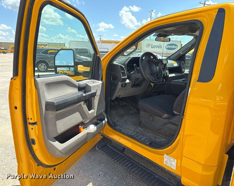 image for item EJ4789 2022 Ford F350 Super Duty utility bed pickup truck