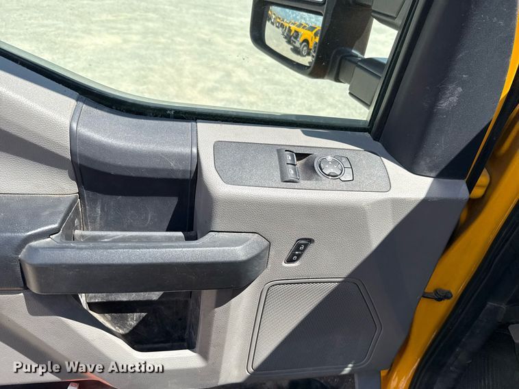 image for item EJ4789 2022 Ford F350 Super Duty utility bed pickup truck