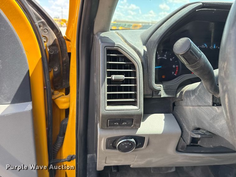 image for item EJ4789 2022 Ford F350 Super Duty utility bed pickup truck