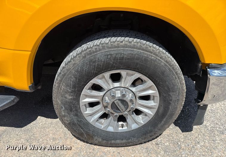 image for item EJ4789 2022 Ford F350 Super Duty utility bed pickup truck