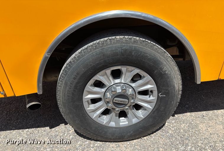 image for item EJ4789 2022 Ford F350 Super Duty utility bed pickup truck