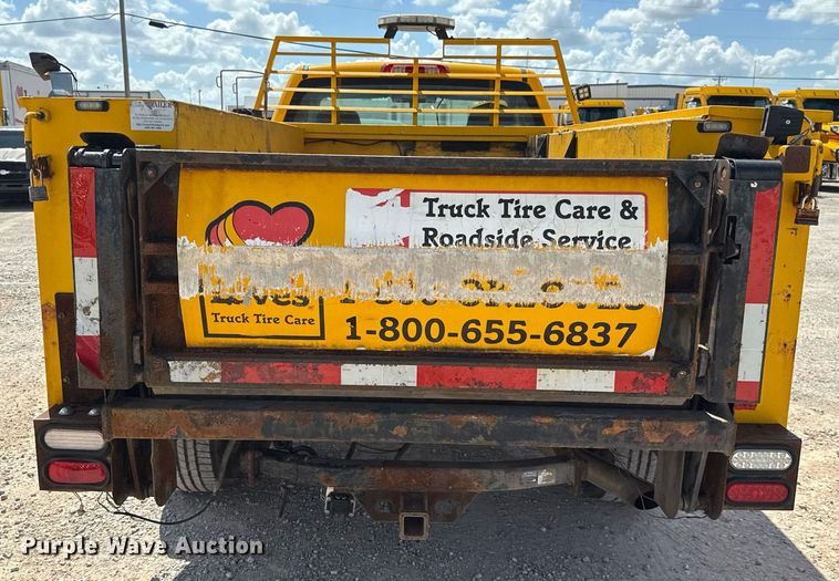 image for item EJ4791 2016 Chevrolet Silverado 3500HD utility bed pickup truck