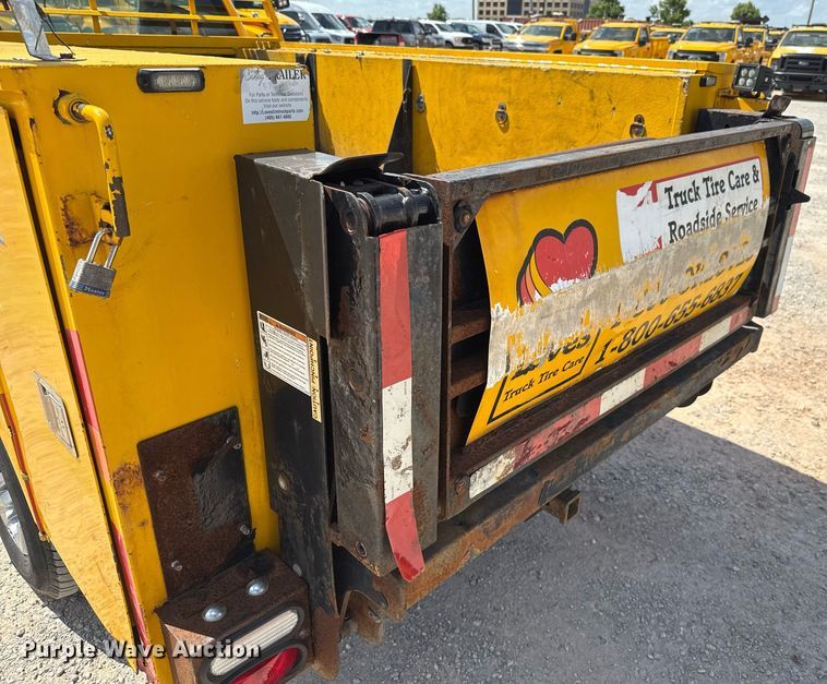 image for item EJ4791 2016 Chevrolet Silverado 3500HD utility bed pickup truck