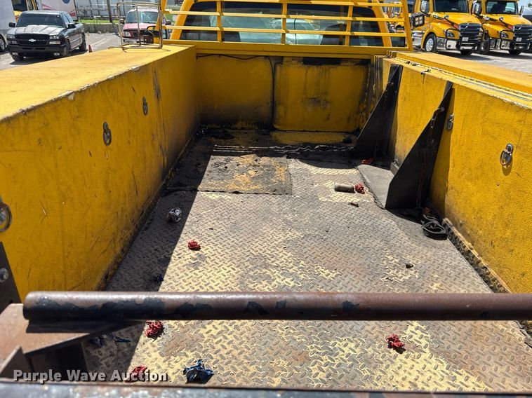 image for item EJ4791 2016 Chevrolet Silverado 3500HD utility bed pickup truck