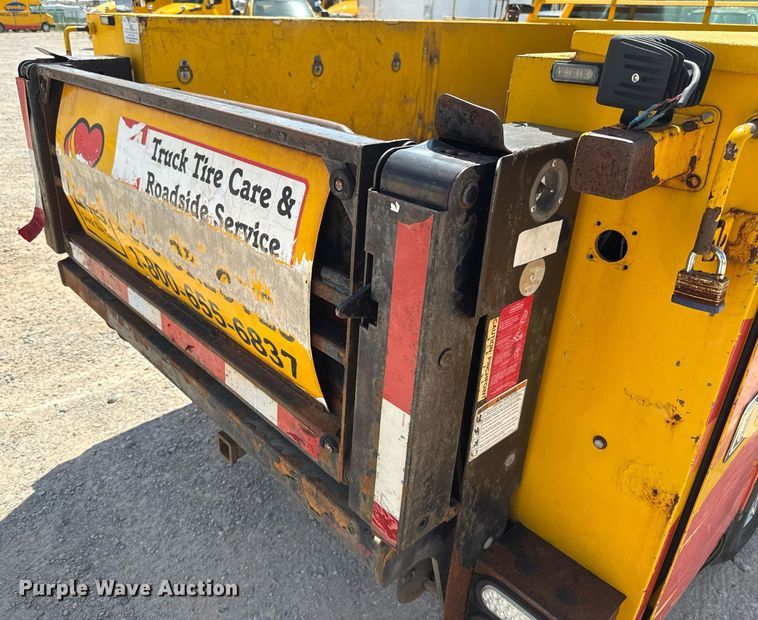 image for item EJ4791 2016 Chevrolet Silverado 3500HD utility bed pickup truck