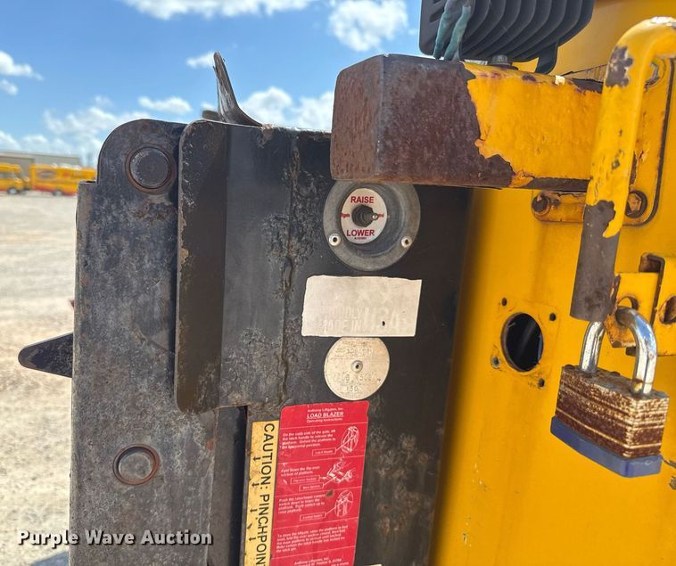 image for item EJ4791 2016 Chevrolet Silverado 3500HD utility bed pickup truck