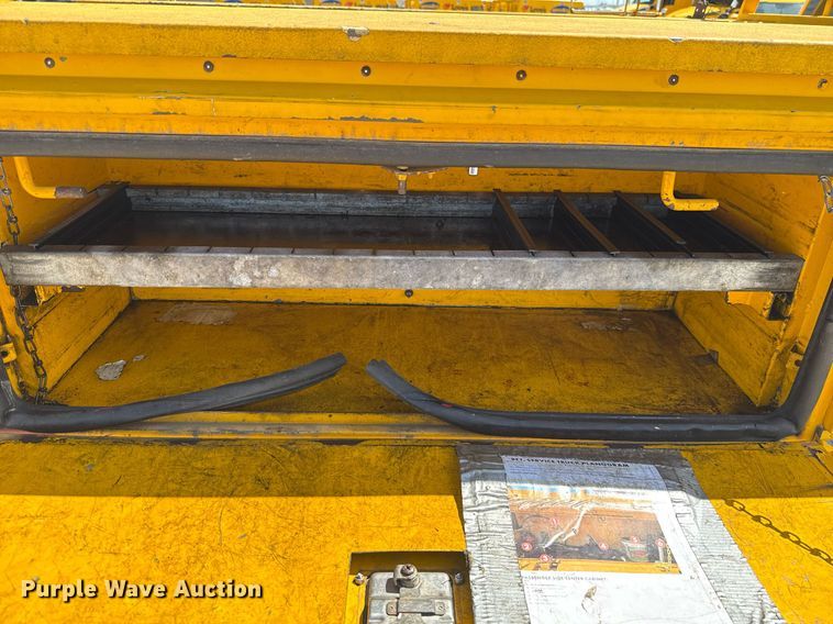 image for item EJ4791 2016 Chevrolet Silverado 3500HD utility bed pickup truck