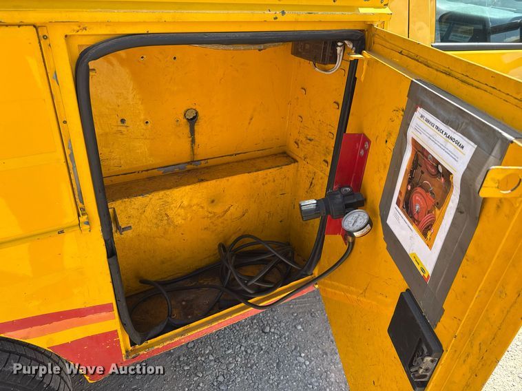 image for item EJ4791 2016 Chevrolet Silverado 3500HD utility bed pickup truck