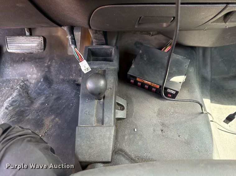 image for item EJ4791 2016 Chevrolet Silverado 3500HD utility bed pickup truck