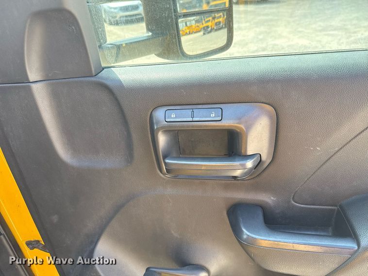 image for item EJ4791 2016 Chevrolet Silverado 3500HD utility bed pickup truck