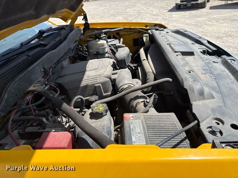 image for item EJ4791 2016 Chevrolet Silverado 3500HD utility bed pickup truck