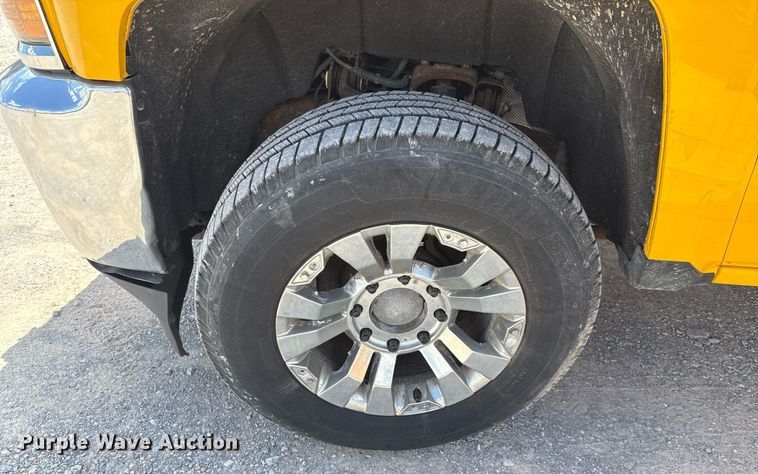 image for item EJ4791 2016 Chevrolet Silverado 3500HD utility bed pickup truck