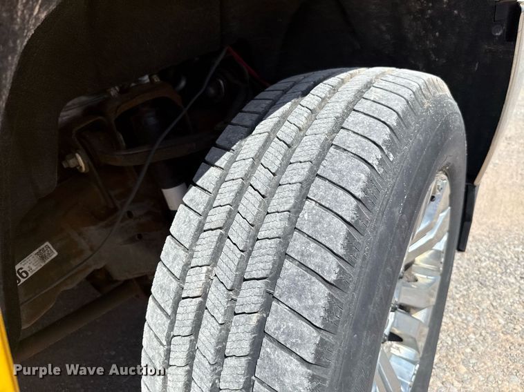 image for item EJ4791 2016 Chevrolet Silverado 3500HD utility bed pickup truck