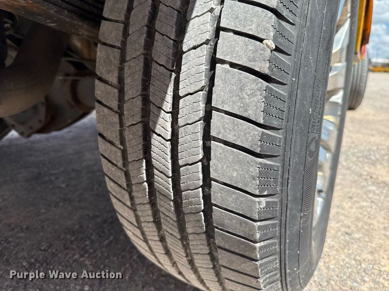 image for item EJ4791 2016 Chevrolet Silverado 3500HD utility bed pickup truck