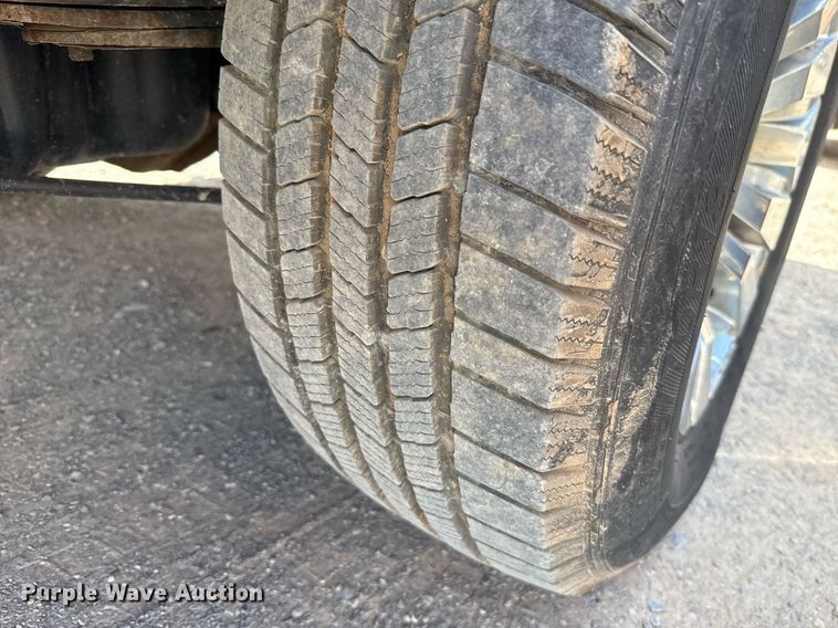 image for item EJ4791 2016 Chevrolet Silverado 3500HD utility bed pickup truck