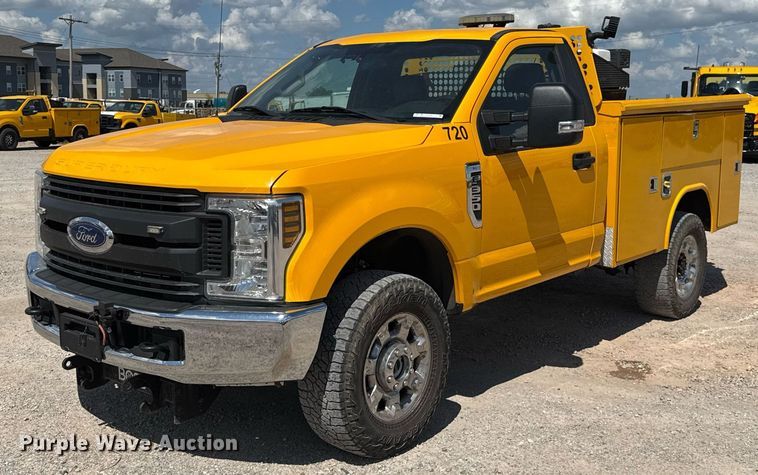 image for item EJ4792 2018 Ford F350 Super Duty utility bed pickup truck