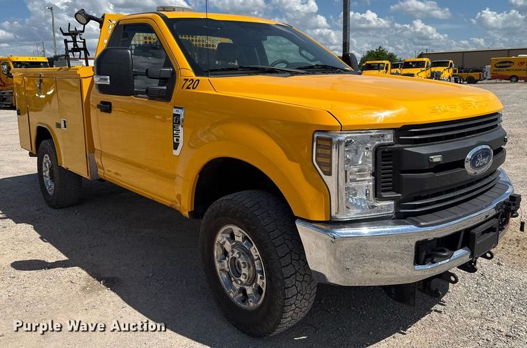 image for item EJ4792 2018 Ford F350 Super Duty utility bed pickup truck