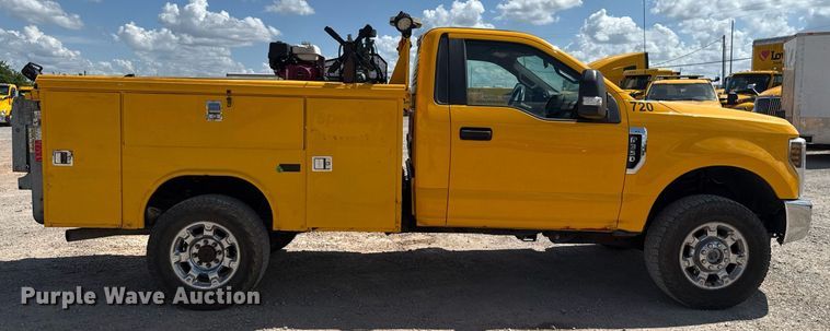 image for item EJ4792 2018 Ford F350 Super Duty utility bed pickup truck