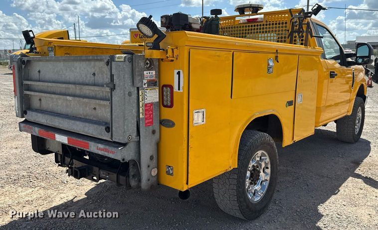 image for item EJ4792 2018 Ford F350 Super Duty utility bed pickup truck