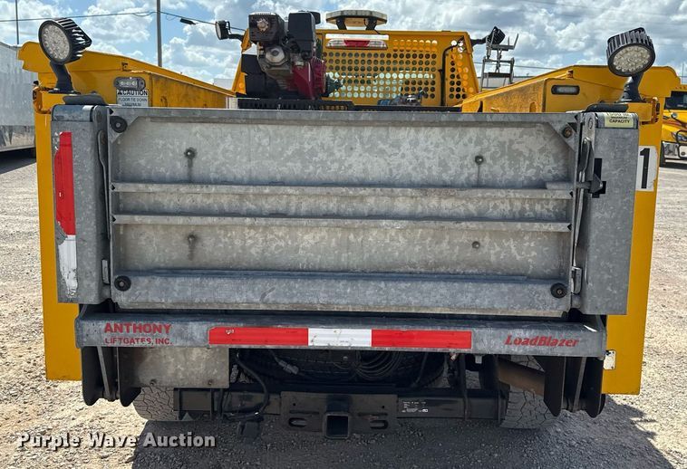 image for item EJ4792 2018 Ford F350 Super Duty utility bed pickup truck