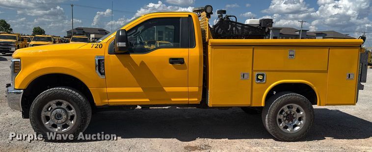 image for item EJ4792 2018 Ford F350 Super Duty utility bed pickup truck